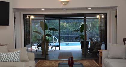 Tropical Paradise! Heated Pool & Sauna. Large very private yard. Near Everything