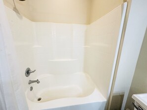 Hair dryer, towels - Villa 2, spacious townhouse in Tickfaw, LA (Tickfaw)