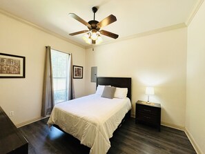 2 bedrooms, iron/ironing board, travel crib, free WiFi - Villa 2, spacious townhouse in Tickfaw, LA (Tickfaw)