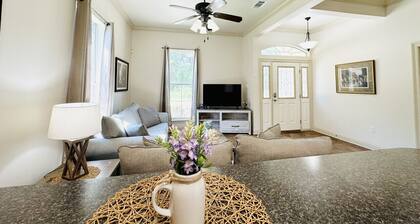 Villa 2, spacious townhouse in Tickfaw, LA