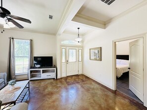 2 bedrooms, iron/ironing board, travel cot, free WiFi