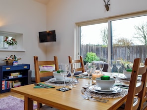 Dining - 2 bedroom accommodation in Edzell, near Brechin (Edzell, near Brechin)