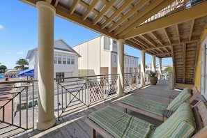 Property grounds - Pet Friendly in Seaside, Location, Large Wrap-Around Balcony, and Gulf View! (Santa Rosa Beach)