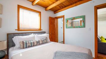 1 bedroom, iron/ironing board, travel cot, WiFi