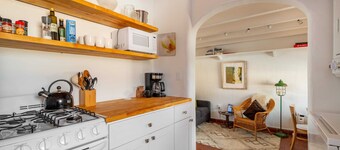 Galisteo Getaway- Courtyard | Near Railyard | 1BR