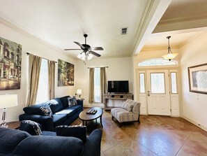 Smart TV - Villa 3, spacious townhouse in Tickfaw, LA (Tickfaw)