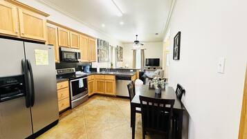 Coffee/tea maker, fridge, microwave, oven