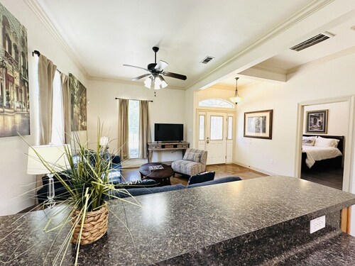 Villa 3, spacious townhouse in Tickfaw, LA