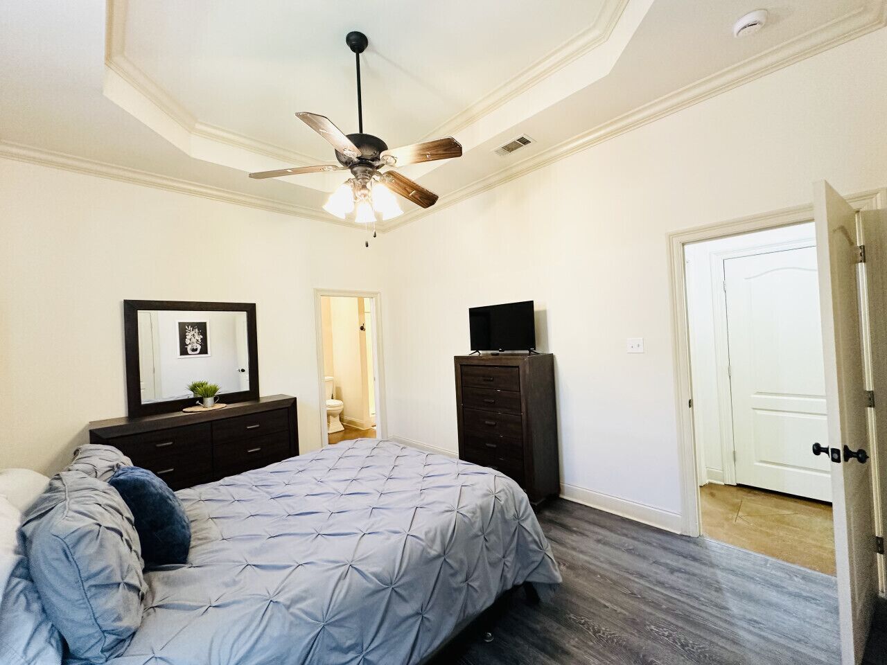 2 bedrooms, iron/ironing board, travel cot, free WiFi