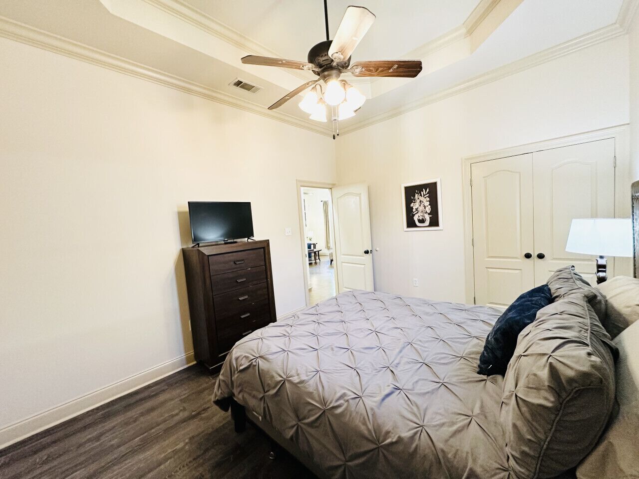 2 bedrooms, iron/ironing board, travel crib, WiFi (free)