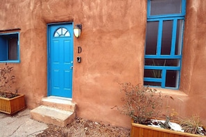 Exterior detail - Closson Casita- Patio & Fire Pit |Near Plaza | 1BR (Santa Fe)