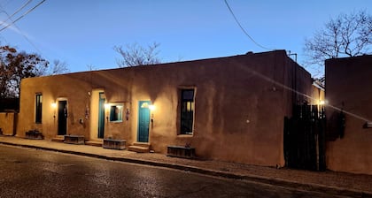 Closson Studio- Stylish | Near Plaza | Queen bed
