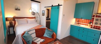 Closson Studio- Stylish | Near Plaza | Queen bed