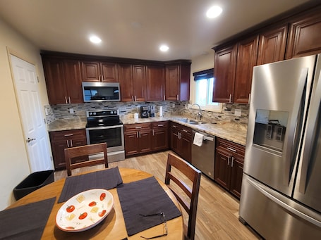 Fridge, microwave, oven, stovetop. Great location, 10 min downtown Denver. 15 to Red Rocks. Regis university 5 min