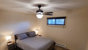 A bedroom with a bed, a ceiling fan, a window with blinds, and a nightstand with a lamp. - Great location, 10 min downtown Denver. 15 to Red Rocks. Regis university 5 min  (Mountain View)