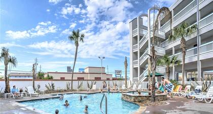 Beachfront 1-bedroom condo Sleeps 6 on Galveston Seawall