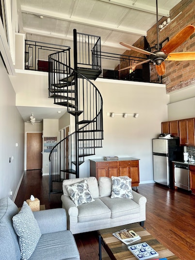 Sparkling clean, family friendly condo right on the water! Cedar Point View!
