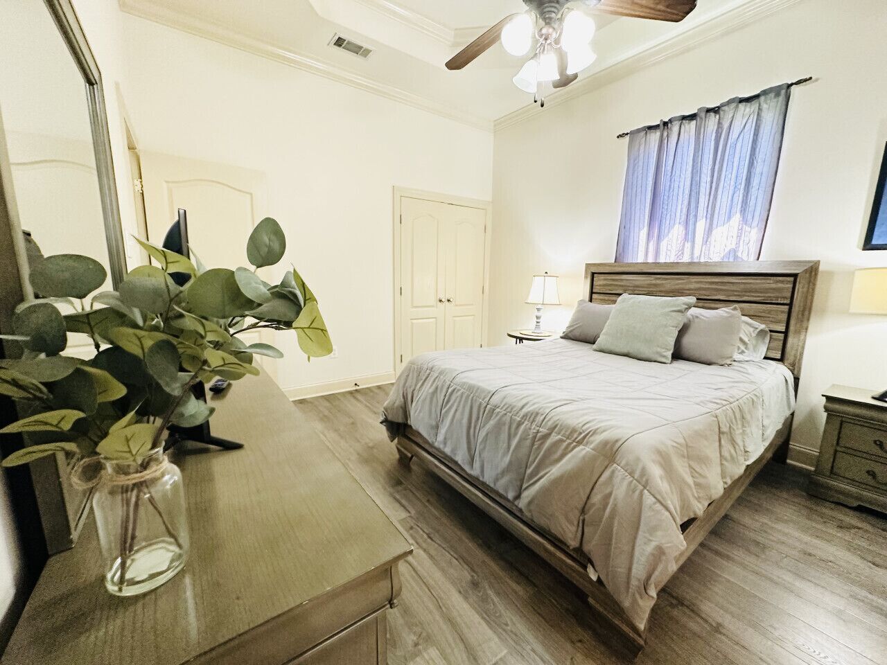 2 bedrooms, iron/ironing board, travel cot, free WiFi