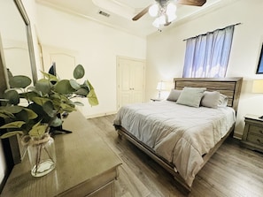 2 chambres, fer et planche à repasser, lit parapluie, Wi-Fi gratuit