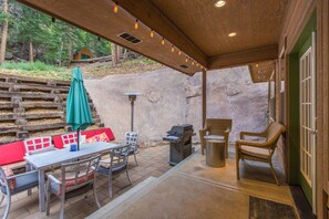 Outdoor dining - Walk to Hot Springs | Private Patio | Mountain Views + Fireplace (Ouray)