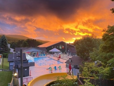 ❄ Smugglers Notch Getaway ❄ 5 bed vacation home! Room for everyone.