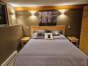 5 bedrooms, desk, iron/ironing board, travel cot