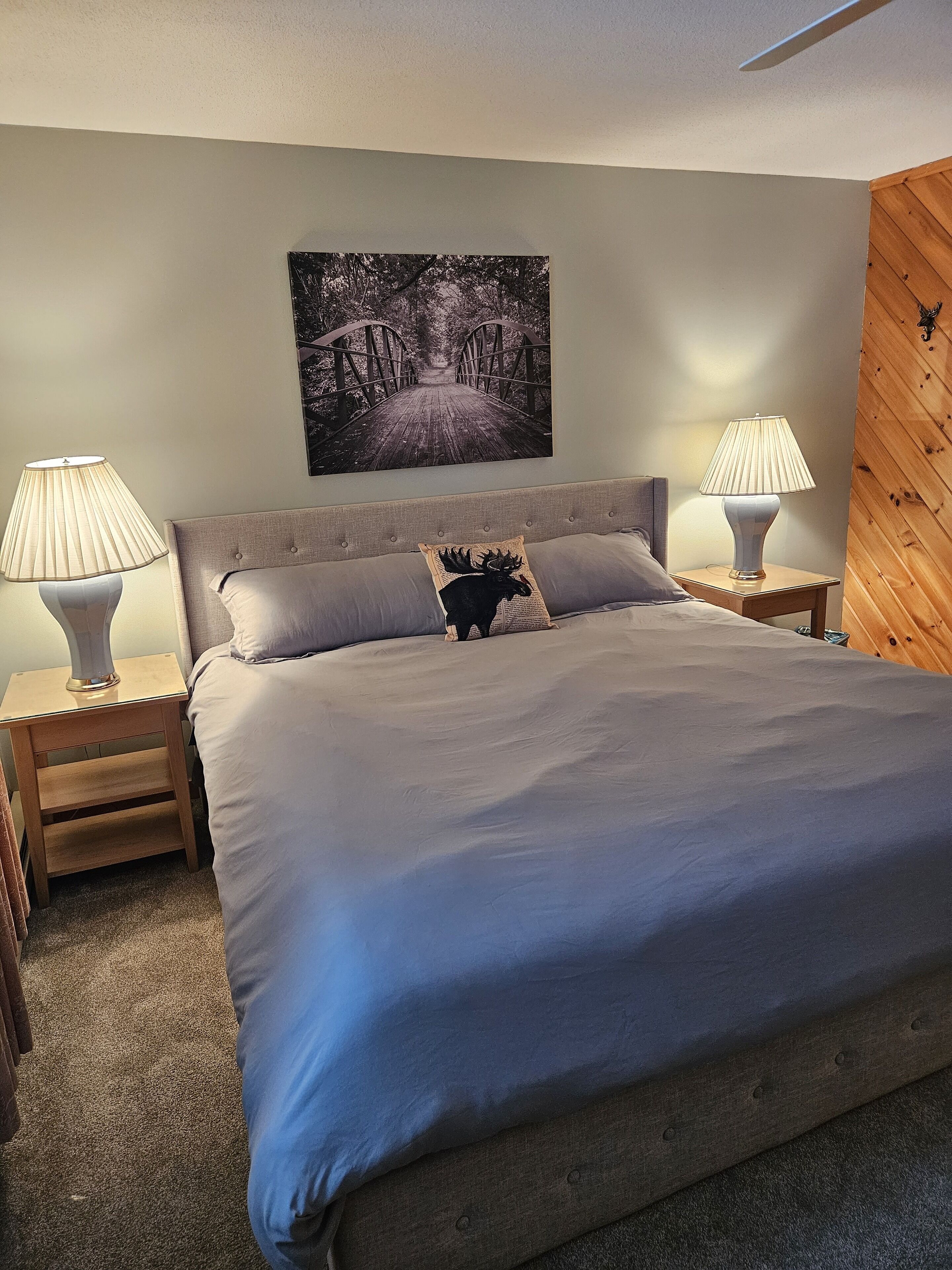 5 間睡房、書桌、熨斗/熨衫板、可攜式嬰兒床