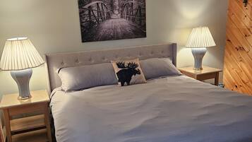 5 間睡房、書桌、熨斗/熨衫板、可攜式嬰兒床