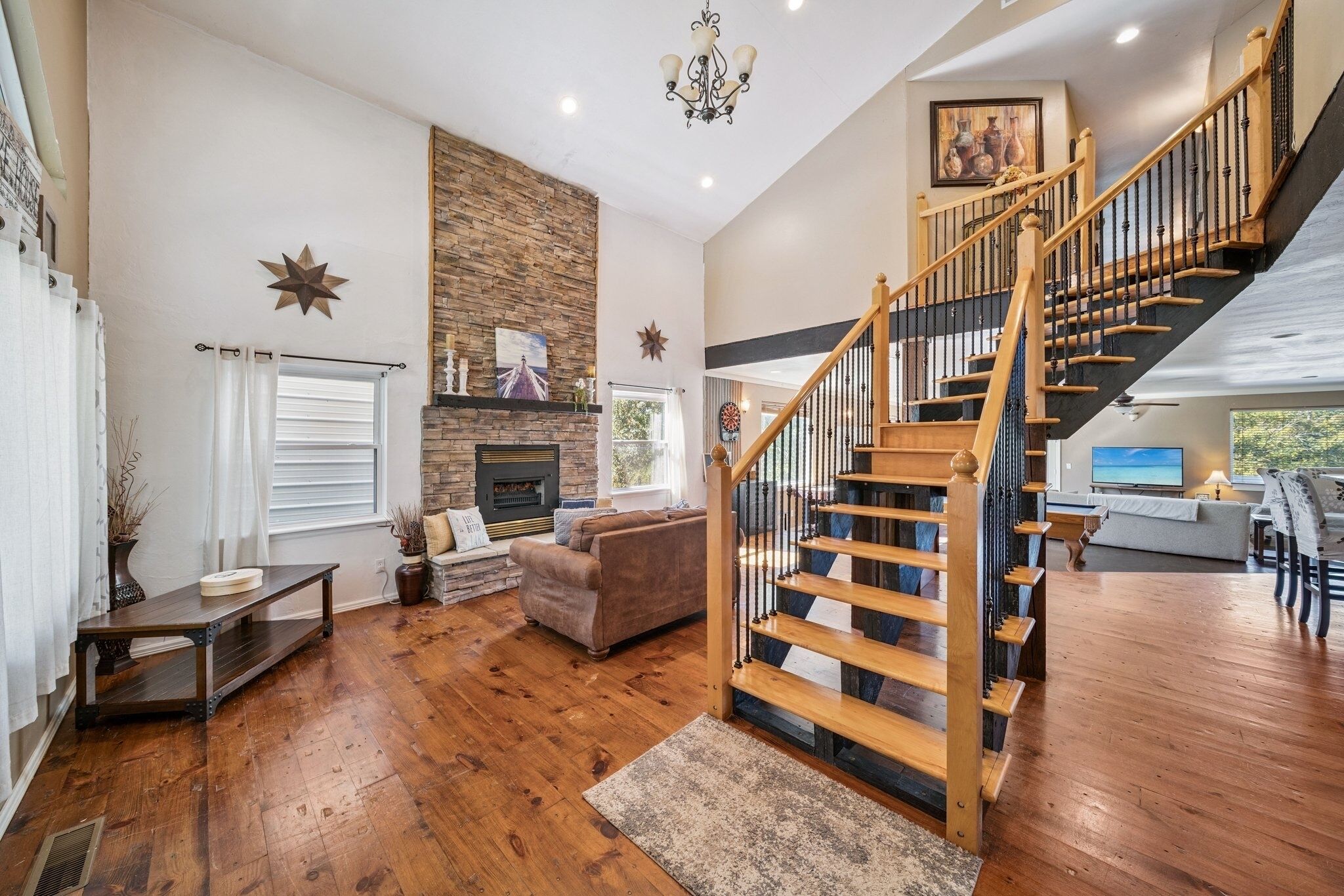 TV, fireplace, stereo