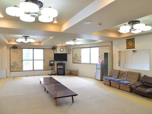 Lobby - Showa Retro Spa Hotel Takasago Onsen (Asahikawa)