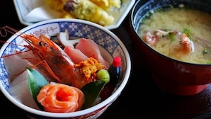 A bowl of sashimi with shrimp and salmon, a bowl of soup with seafood, and a plate of tempura. - J Hotel Tokyo Geo (Tokyo)