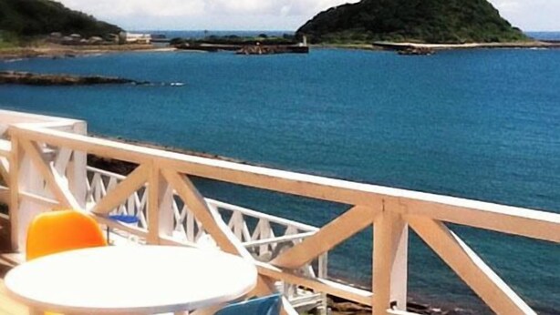 A seaside terrace with a view of the ocean and a small island. - Epurontei (Miyazaki)