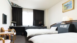 A hotel room with a bed, a desk with a television, a chair, and a small table. - Hotel Saint Hill Nagasaki (Nagasaki)