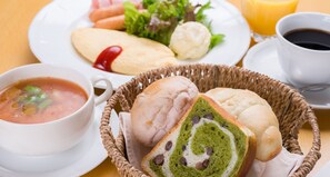 A meal with soup, bread rolls, and a cup of coffee. - Oishii Gakko (Hokuto)