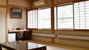 Interior - Takamuro Suikouen (Tono)