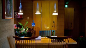 Lobby - Tsukino Nagisa (Tahara)