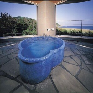 Outdoor spa tub - Tsukino Nagisa (Tahara)