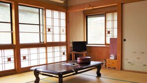 Room - Ryokan Tsurutomiyashiki (Shiiba-son)