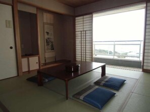 Living room - Well Goshikihama Resort Center (Sumoto)