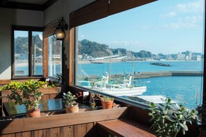 Interior - Iso Ryori Kakui (Katsuura)