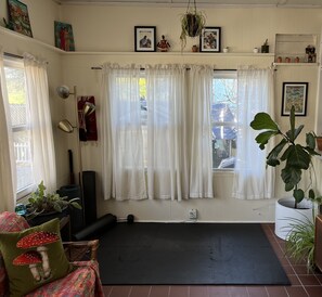 Interior - Mid Century Bungalow in Old Town - walk to Downtown Augusta! (Augusta)