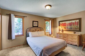 4 bedrooms, desk, iron/ironing board, free WiFi