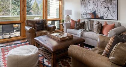 Outpost: Windflower 2115 - Mountain Views!