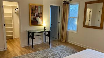 3 camere, una scrivania, ferro/asse da stiro, Wi-Fi gratuito