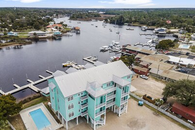 Fish, Scallop & Relax 👉 Waterfront Condo with Boat Slip + Elevator + Pool