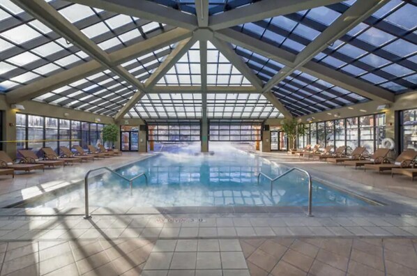 Sisäuima-allas, ulkouima-allas