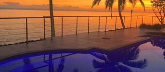 LomaniWai Luxurious All-inclusive Beachfront Villa