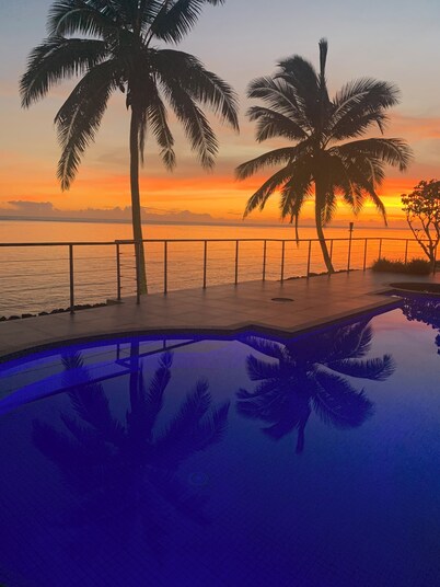LomaniWai Luxurious All-inclusive Beachfront Villa