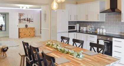 Riverside Cottage - UK32405