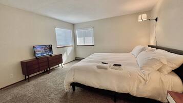 4 bedrooms, iron/ironing board, WiFi, bed sheets